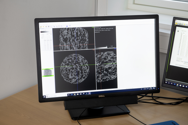 PC som viser pelletens indre struktur, målt ved CT-scanning.